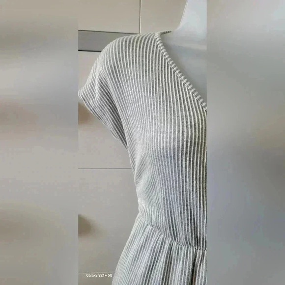 Caution to the Wind Brown White Seersucker Ruffle Faux Wrap V-Neck Dress size M - Picture 9 of 9